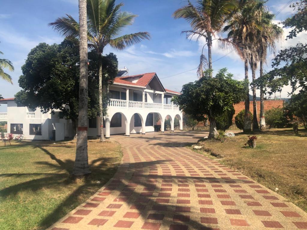 Hotel Villa Noel Chinauta Buitenkant foto
