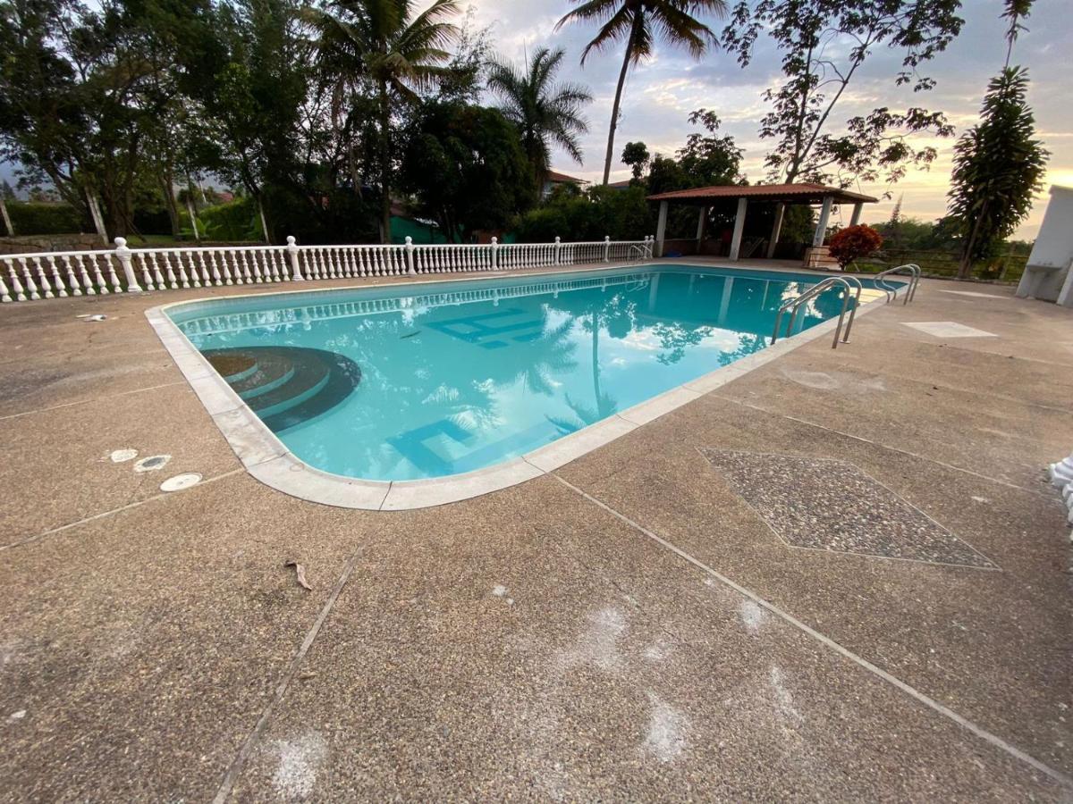 Hotel Villa Noel Chinauta Buitenkant foto